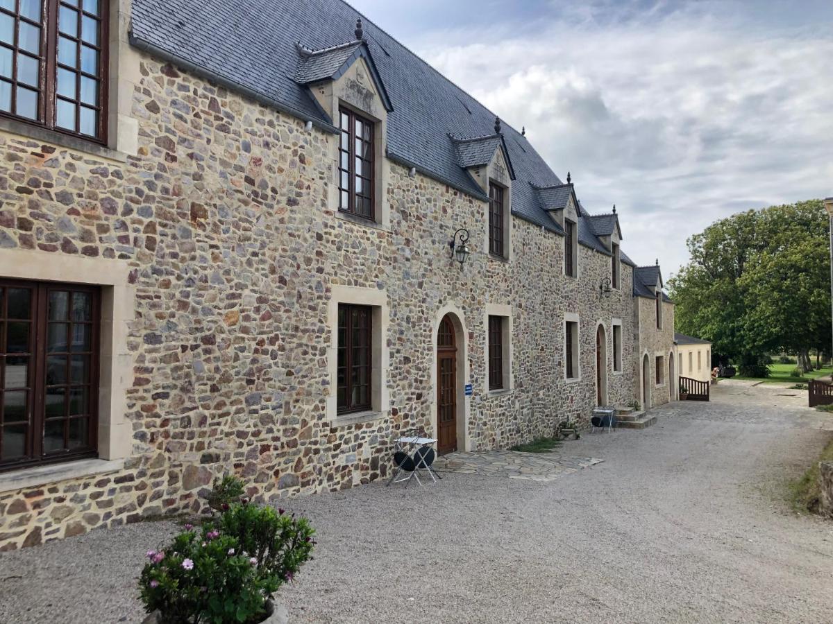 Hotel Du Chateau De Quinéville エクステリア 写真