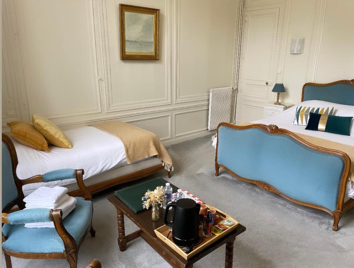 Hotel Du Chateau De Quinéville エクステリア 写真
