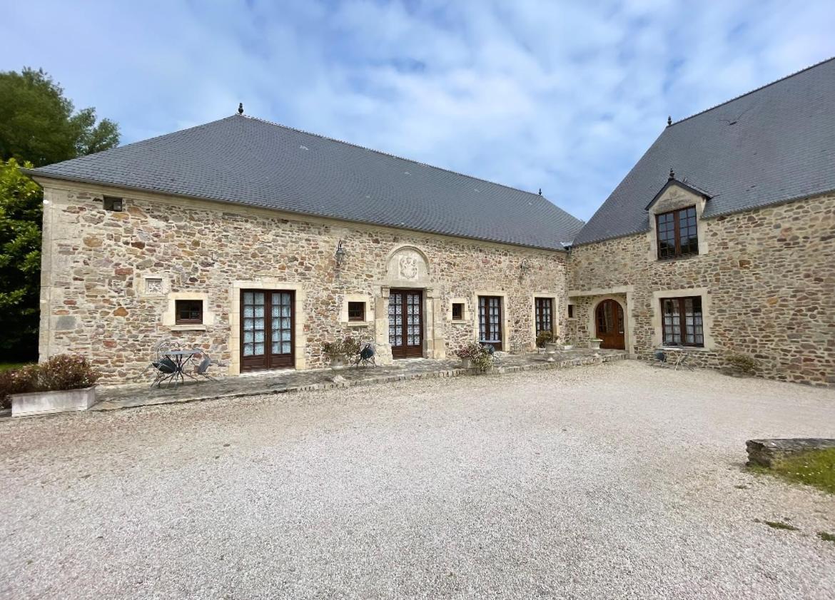 Hotel Du Chateau De Quinéville エクステリア 写真