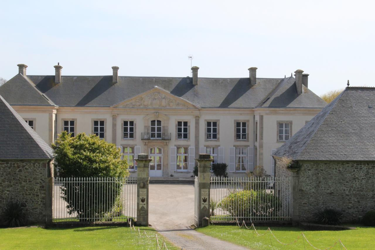 Hotel Du Chateau De Quinéville エクステリア 写真