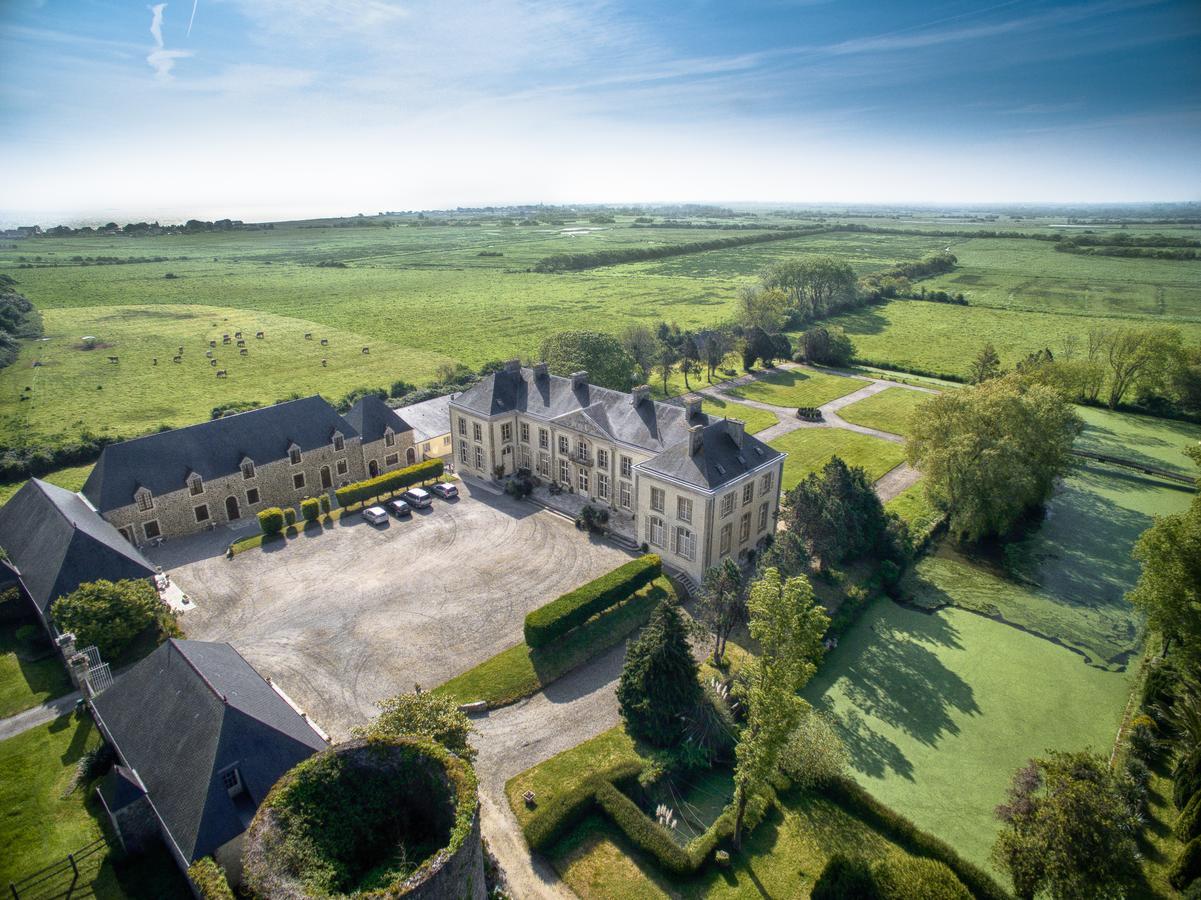 Hotel Du Chateau De Quinéville エクステリア 写真